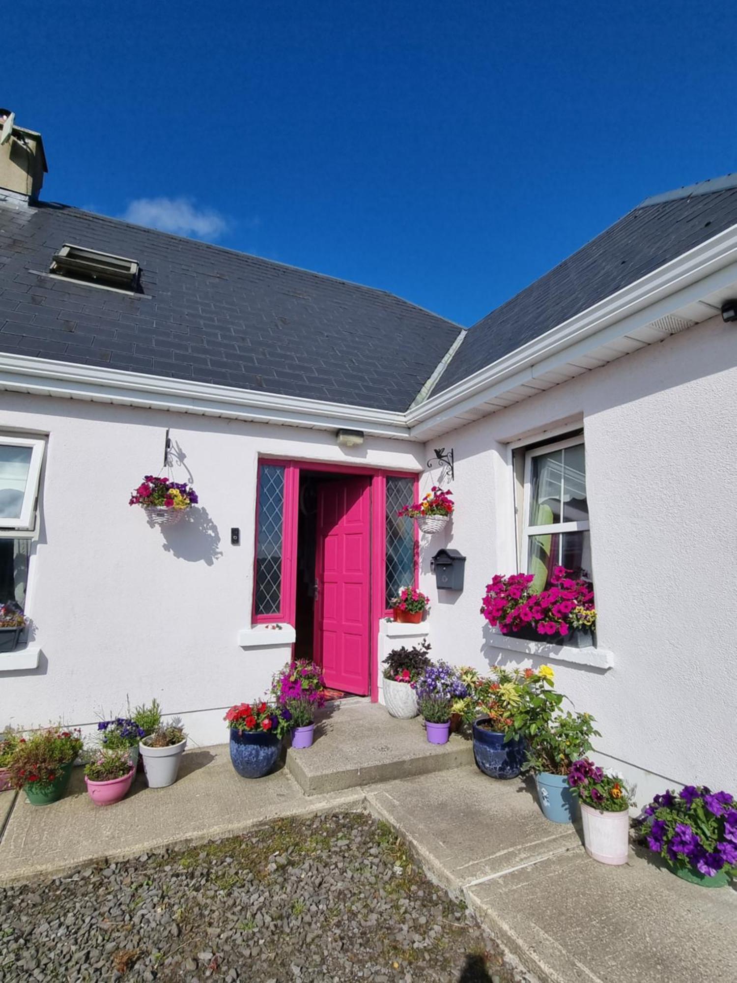 The Pink Door Apartman Killala Kültér fotó